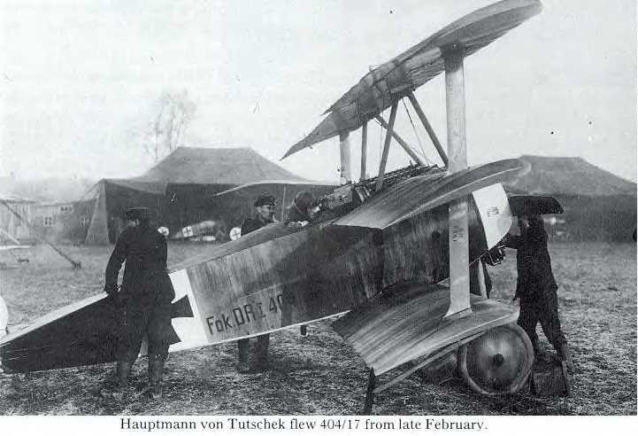 El capitán von Tutschek voló el Fokker Dr.I 494 17 desde finales de febrero