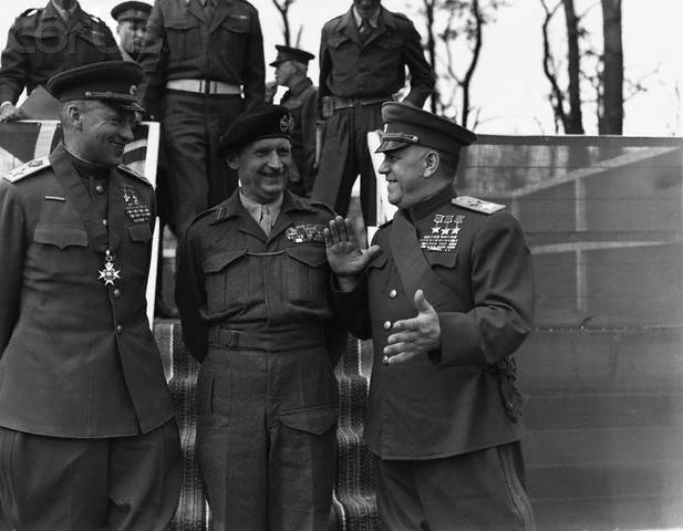Montgomery, Zhukov y Rokossovsky en Berlín, 12 de julio de 1945