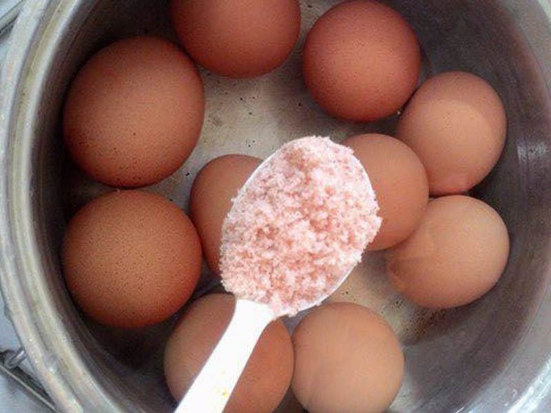 Merebus telur dengan kuantiti banyak