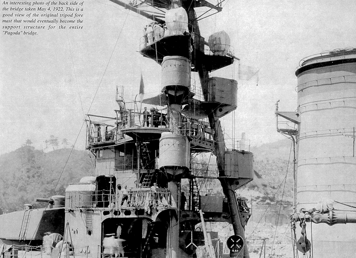 Una foto interesante de la parte posterior del puente tomada el 4 de mayo de 1922. Esta es una buena vista del mástil delantero del trípode original que eventualmente se convertiría en la estructura de soporte para todo el puente Pagoda