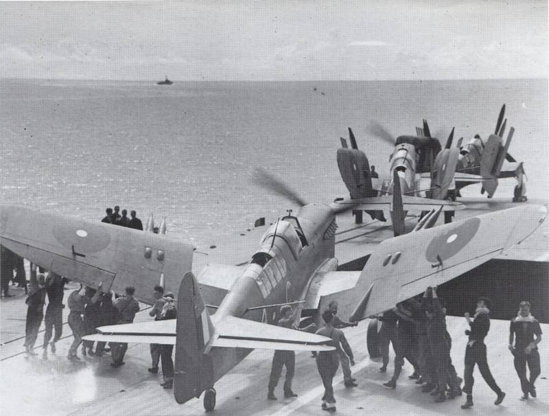 Fairey Firefly en el HMS Indefatigable, 4 de enero de 1945