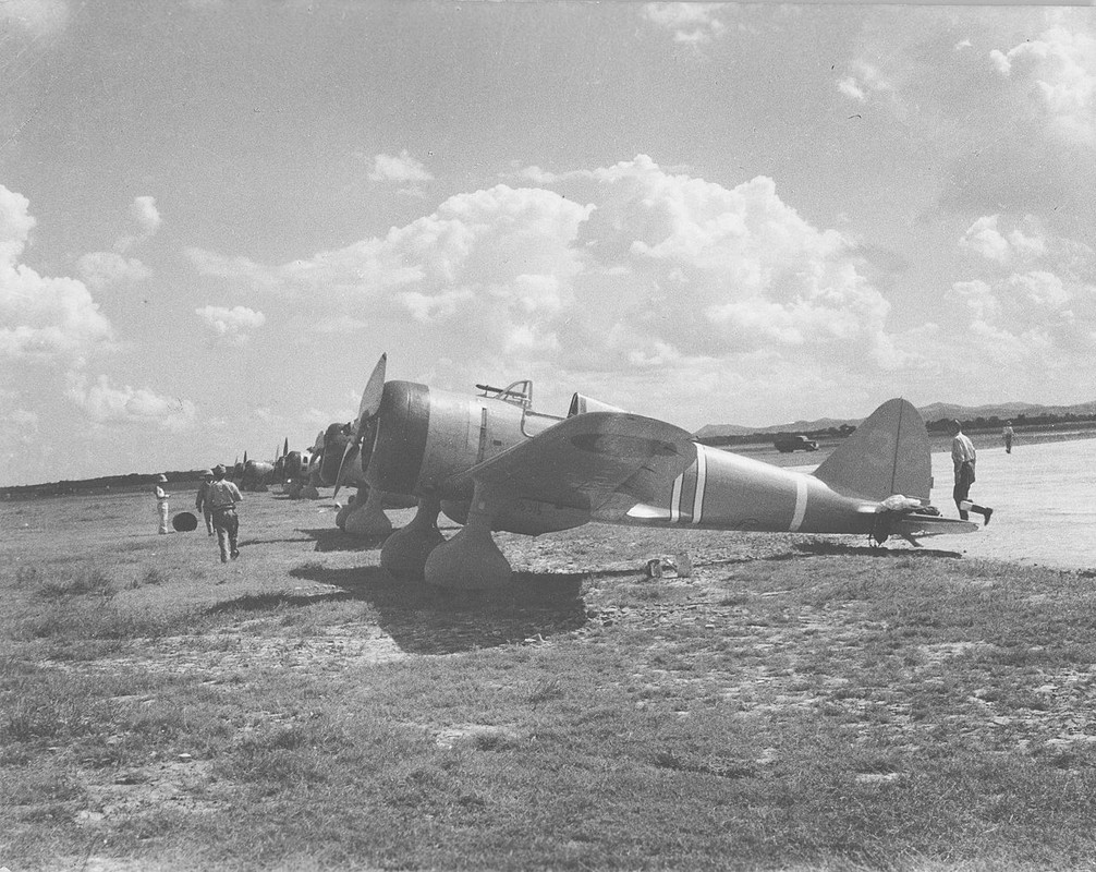 Nakajima Ki-27 en el campo de aviación de Kwangtung