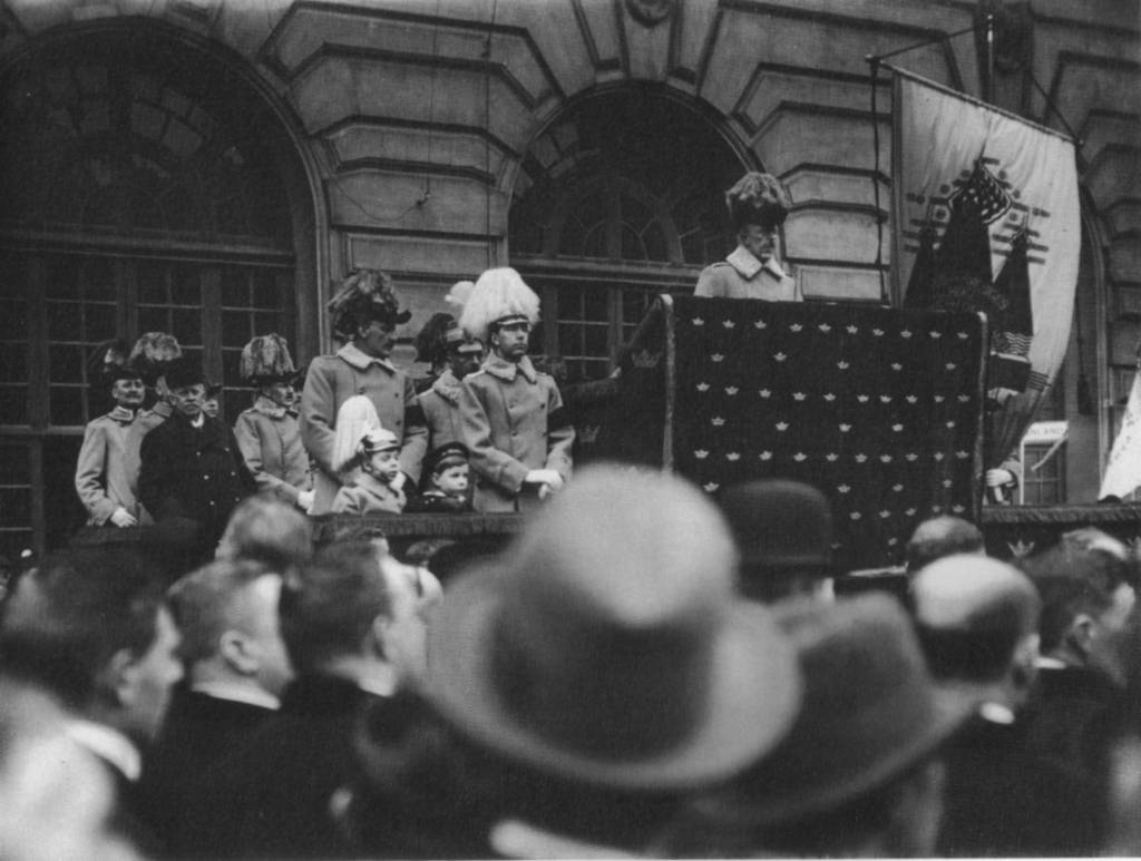 Gustaf V pronuncia su famoso discurso en el Palacio de Estocolmo en 1914