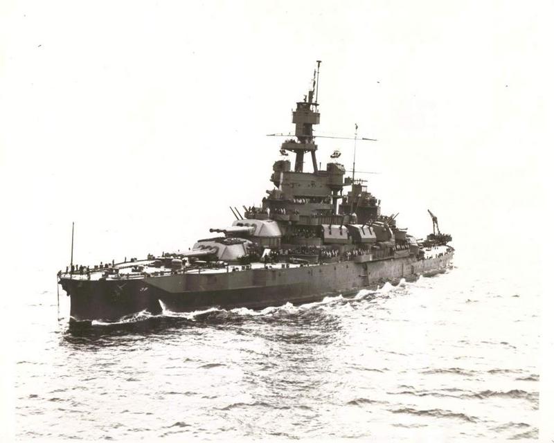 El USS Pennsylvania el 1 de agosto de 1943