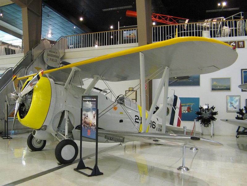 Grumman F3F-2 con número de Serie 374 . Conservado en el National Naval Aviation Museum en Pensacola, Florida