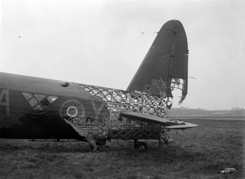 Wellington Mark X de la Real Fuerza Aérea Canadiense con la cola destrozada