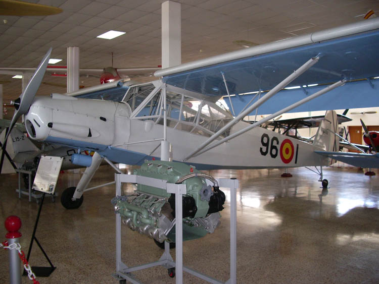 Fieseler Fi-156C-2 Storch con número de Serie 110062. Conservado en el Museo del Aire de Cuatro Vientos en Madrid, España