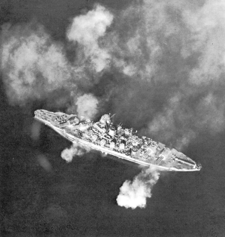 El USS Pennsylvania atacando posiciones japonesas durante la invasión de Guam el 20 de julio de 1944